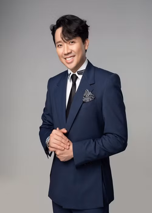 Giữa ồn ào, Trấn Thành khẳng định, anh đã đặt trước vé, không nói "còn lại nhiêu chỗ, anh bao cả rạp". Phía quản lý rạp cũng lên tiếng. Chị Thanh Hạ - quản lý nơi xảy ra sự việc trên chia sẻ trên Hoa học trò, Trấn Thành đặt trước suất chiếu riêng cho gia đình. Ảnh: FBNV