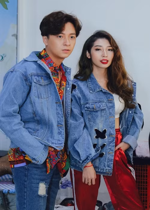 Mối tình 8 năm của Khổng Tú Quỳnh - Ngô Kiến Huy khiến không ít khán giả tiếc nuối. Mới đây, trên truyền thông, Ngô Kiến Huy cho biết, anh không ngại chạm mặt bạn gái cũ. Nam ca sĩ còn có thể nói chuyện bình thường, thậm chí là sẵn sàng giúp đỡ người yêu một thời trong công việc. Ảnh: Zing