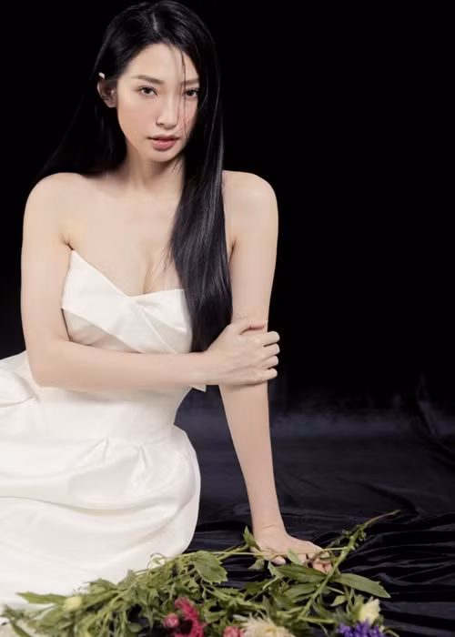 Trong 5 năm sau khi chia tay Ngô Kiến Huy, Khổng Tú Quỳnh vẫn đi hát và đóng phim. Ảnh: FBNV