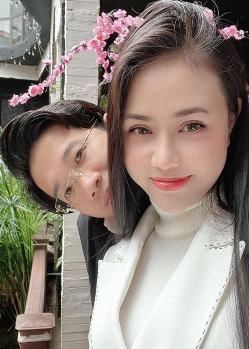 Ông xã Lương Hải Yến dành không ít lời ngọt ngào cho vợ. Tiến Thịnh chia sẻ: “Bởi vì anh không biết kiếp sau có gặp lại được em nữa hay không cho nên kiếp này mới nỗ lực đến thế. Anh nguyện dành trọn cả trái tim và tuổi trẻ để yêu em, bên em và vì em đến hết cuộc đời”.