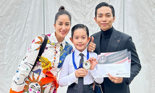 Khanh Thi khoe con trai 8 tuoi gianh giai thuong lon