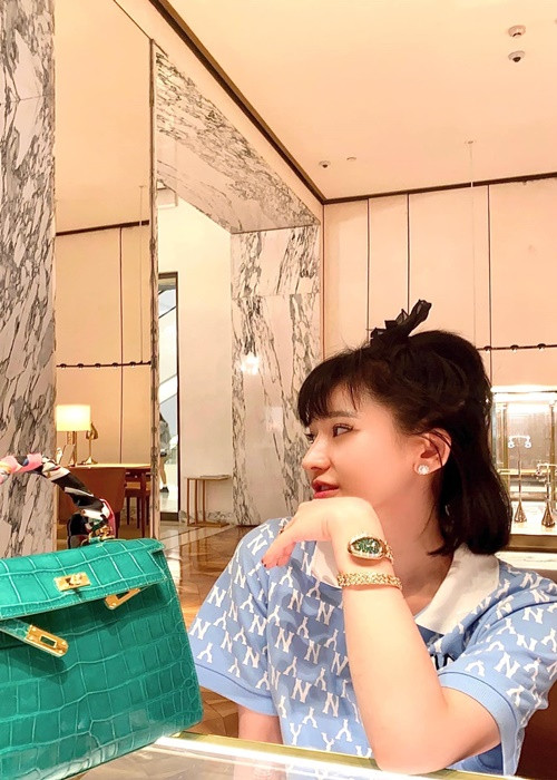 Ivy khởi nghiệp năm 24 tuổi. Ban đầu, cô được một người chị họ dẫn dắt. Sau 1 năm, cô tự kinh doanh. Ảnh: FBNV