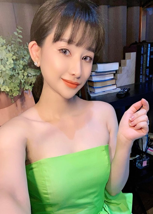 Người đẹp phủ nhận tin đồn hẹn hò Quang Lê và Quốc Trường. Ảnh: FBNV