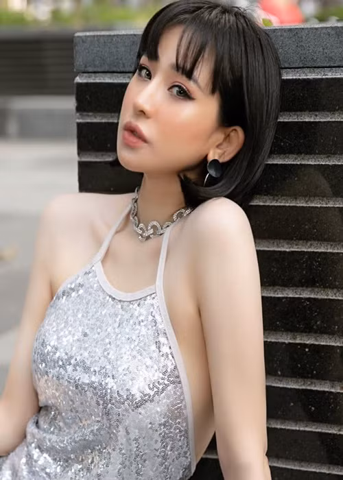 Người đẹp từng phủ nhận phẫu thuật thẩm mỹ. Ảnh: FBNV