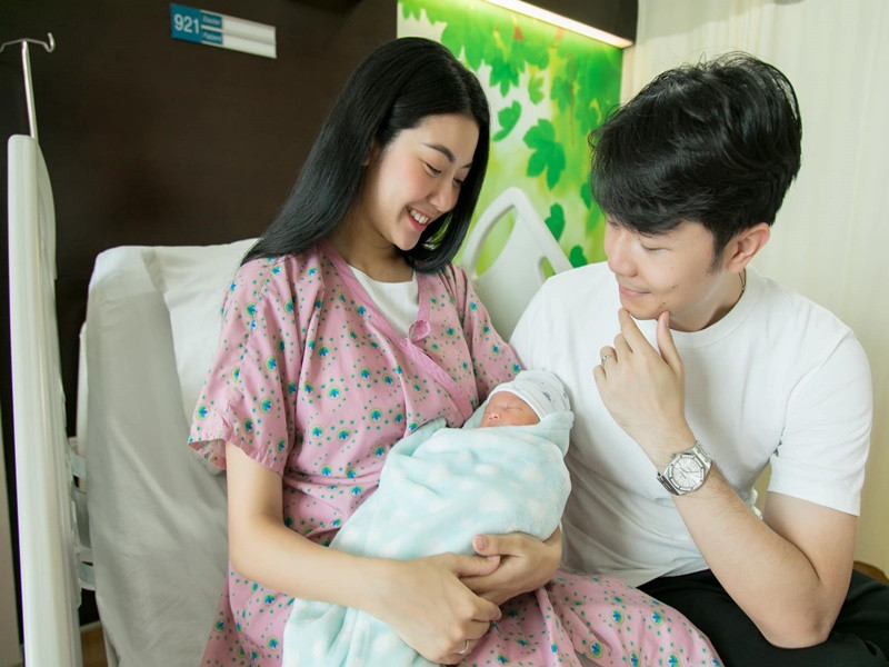 Ông xã Thúy Vân tên Nhật Vũ, là cháu ngoại của Giáo sư Hoàng Minh Giám.