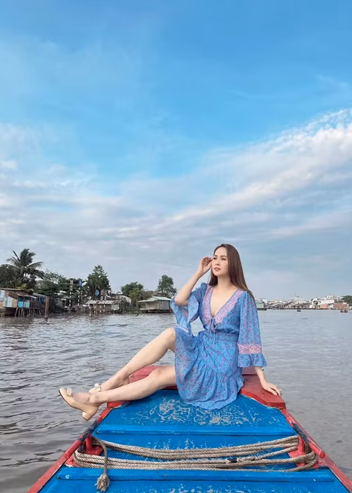 Thi thoảng, nữ diễn viên phim "Gái nhảy" về Việt Nam thăm gia đình, người thân.