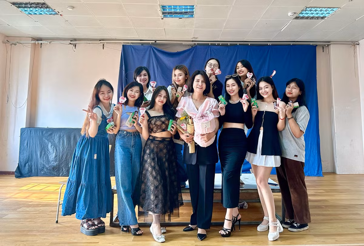 Nữ đạo diễn chào đón ngày 8/3 đầu tiên sau khi chuyển giới.