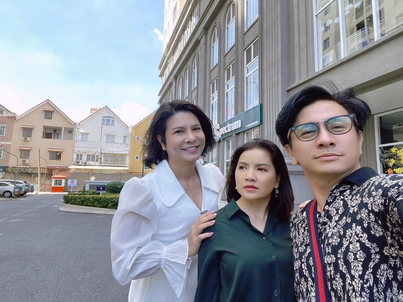 Nữ đạo diễn cảm thấy hài lòng với cuộc sống hiện tại.