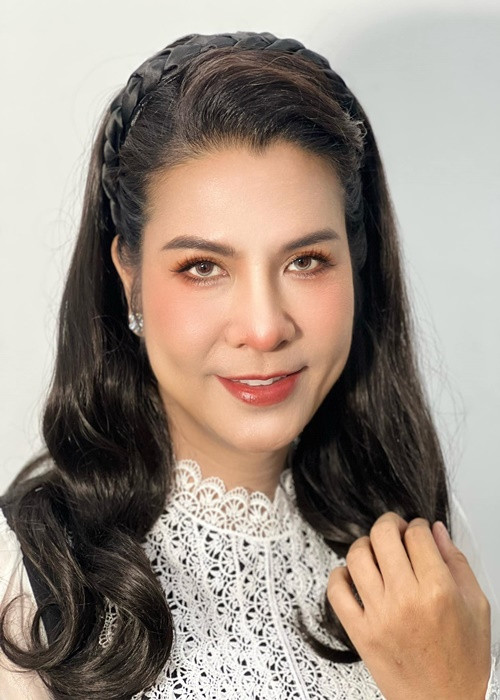 Nữ đạo diễn dự định sẽ khai trương một sân khấu mới nhưng vì vấn đề mặt bằng chưa phù hợp nên chưa thể triển khai.