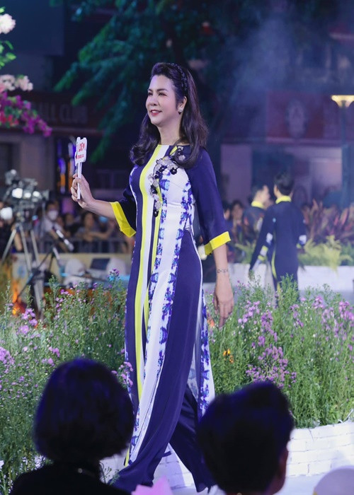 Ngọc Hùng góp mặt trong tiết mục trình diễn Áo dài của 100 nghệ sĩ trong Lễ hội Áo dài TP HCM 2023.