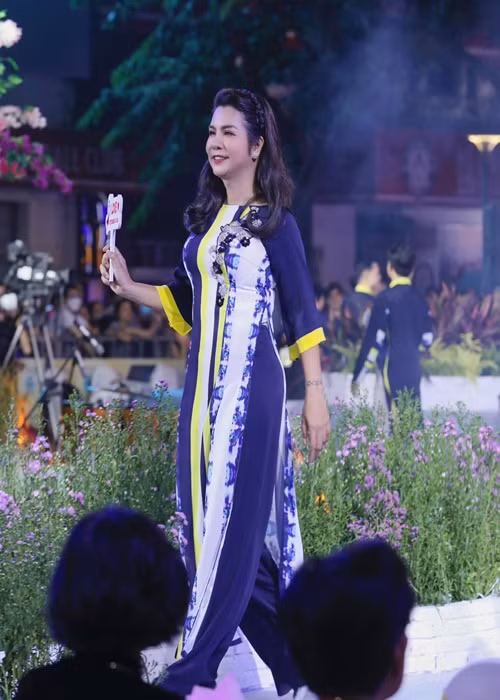 Ngọc Hùng góp mặt trong tiết mục trình diễn Áo dài của 100 nghệ sĩ trong Lễ hội Áo dài TP HCM 2023.