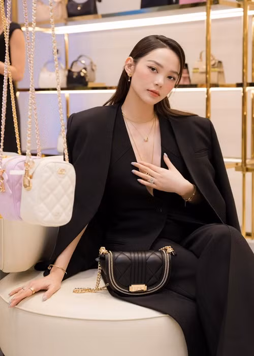 Minh Hằng đang có trong tay tất cả mọi thứ ở tuổi 36 khiến nhiều người ghen tỵ.