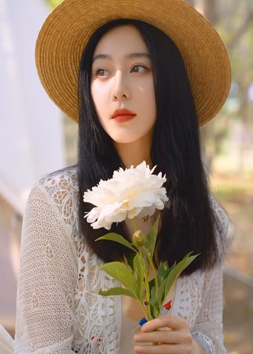 Phạm Băng Băng không vội kết hôn dù ở tuổi 42. Cô bị đồn trữ lạnh trứng cho đến khi sẵn sàng có con. Ảnh: Instagram