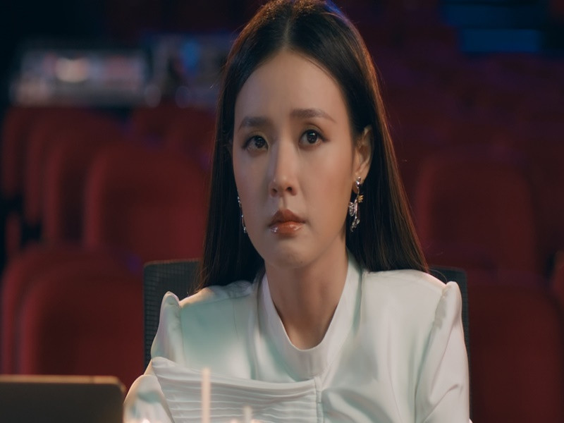 Diễn xuất của Midu trong “Khi ta hai lăm” không được đánh giá cao. Cô thoại “như trả bài”, thể hiện cảm xúc gượng gạo dù thế mạnh là ngoại hình. Ảnh: VOV