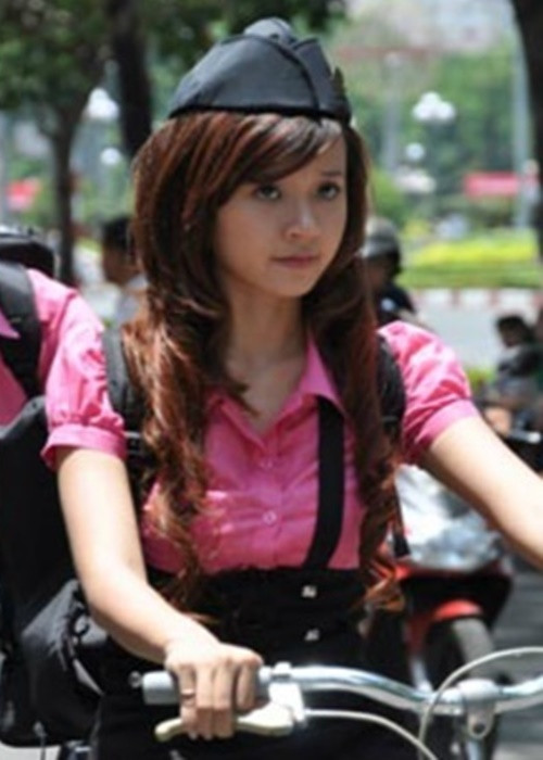 Midu không được đào tạo diễn xuất bài bản. Năm 20 tuổi, cô bắt đầu đóng phim. Vai diễn đầu tay của Midu là Ngọc trong phim truyền hình “Những thiên thần áo trắng”. Ảnh: Vietnamnet