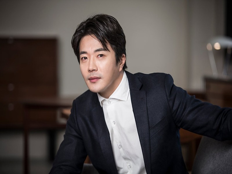 Mới đây, sau khi bị điều tra thuế, Kwon Sang Woo và công ty quản lý của nam diễn viên bị phạt hơn 1 tỷ won (hơn 17 tỷ đồng). Công ty quản lý giải thích, có sự chênh lệch tại thời điểm phân bổ lỗ và lãi của công ty trên báo cáo thuế, dẫn đến việc bị nhìn nhận là hành vi trốn thuế. Ảnh: Zing