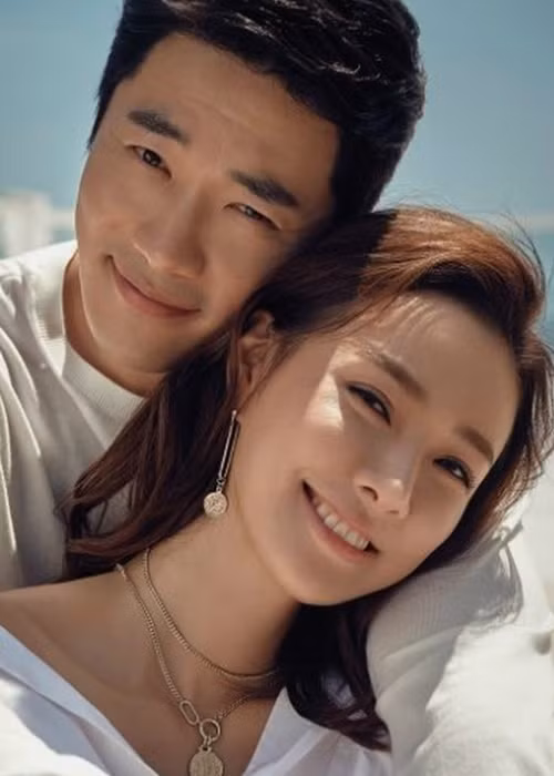Trong một lần xuất hiện trên chương trình "Happy together, Kwon Sang Woo tiết lộ, trái tim anh vẫn còn rung động mỗi lần nhìn thấy bà xã Son Tae Young. Ảnh: Zing