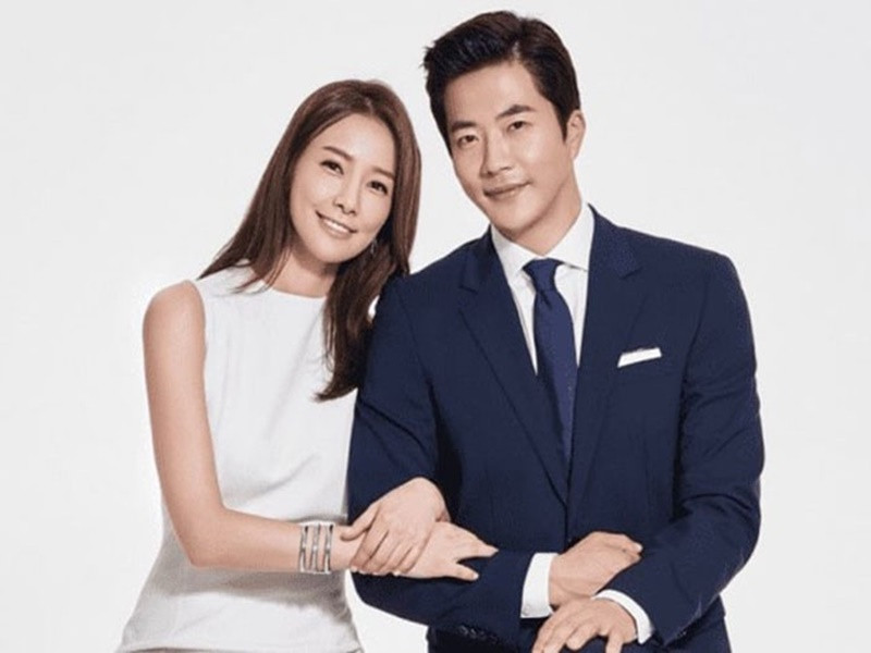 Bất chấp những dị nghị, vợ chồng Kwon Sang Woo vẫn hạnh phúc bên nhau cho đến nay. Ảnh: Soompi