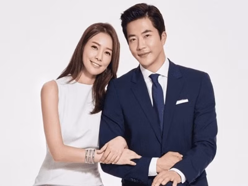 Bất chấp những dị nghị, vợ chồng Kwon Sang Woo vẫn hạnh phúc bên nhau cho đến nay. Ảnh: Soompi