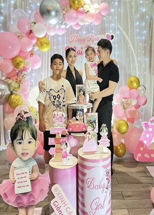 Con trai riêng của Mai Hồ được Nam Bùi hết lòng yêu thương, chăm sóc.