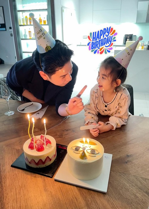 Vợ chồng Mai Hồ phân chia vai trò trong gia đình. Nam Bùi đóng vai thiên thần, còn Mai Hồ vào vai phản diện. "Hai em bé sợ mẹ nhất nhà nên vì thế rất yêu bố", Mai Hồ tiết lộ.