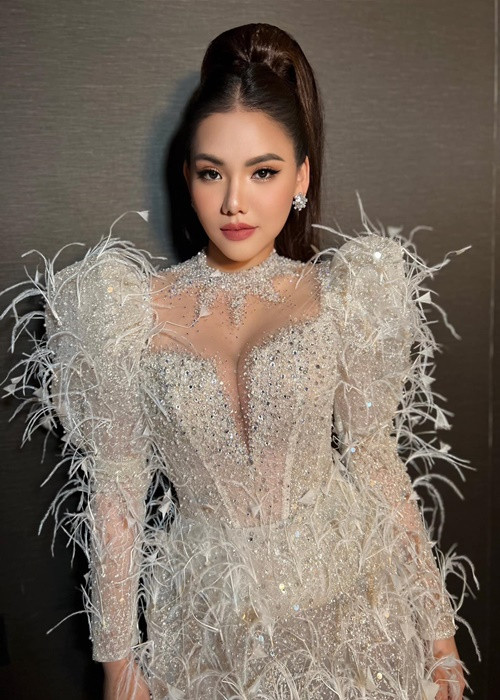 Nhờ đoạt giải 3 Ca sĩ mặt nạ, học trò của Hồ Quỳnh Hương đắt show hơn. Ảnh: FBNV