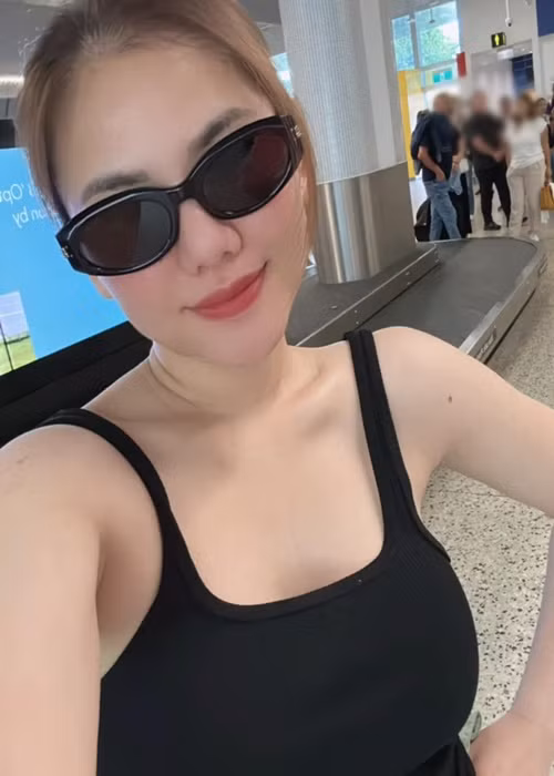 Trên Thương hiệu và Pháp luật, Myra Trần chia sẻ thêm, cô mong khán giả chờ thêm một vài ngày nữa để đánh giá giọng hát có bị xuống cấp hay không. “Tôi hứa sẽ không làm mọi người thất vọng”, giọng ca sinh năm 1999 cho hay. Ảnh: FBNV