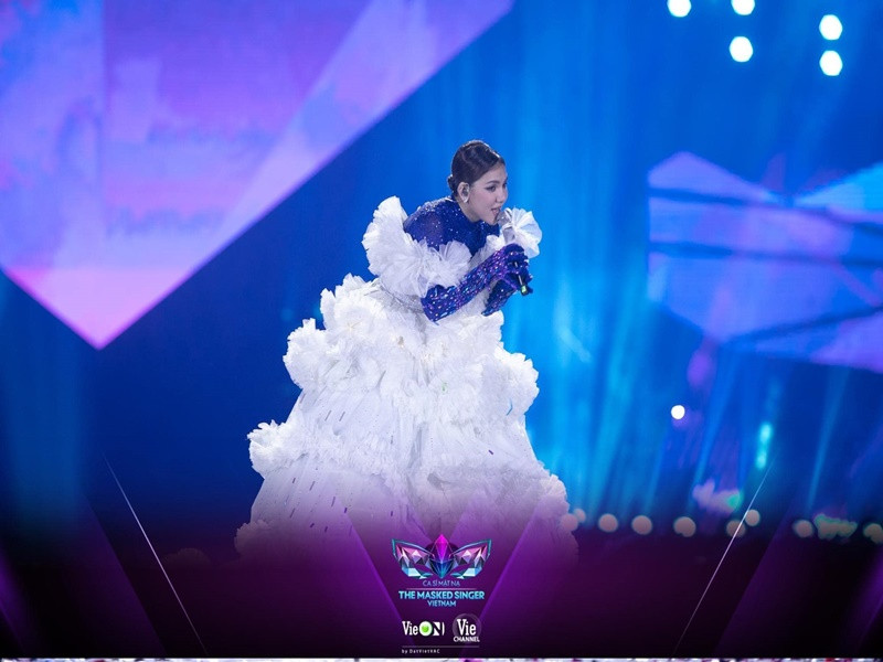 Năm 2022, Myra Trần trở lại gameshow Việt khi tham gia chương trình Ca sĩ mặt nạ. Cô ẩn mình dưới lớp mascot Lady Mây. Ảnh: FBNV