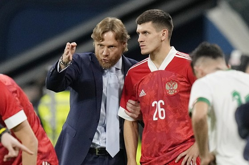 Bong da Nga tro lai va…