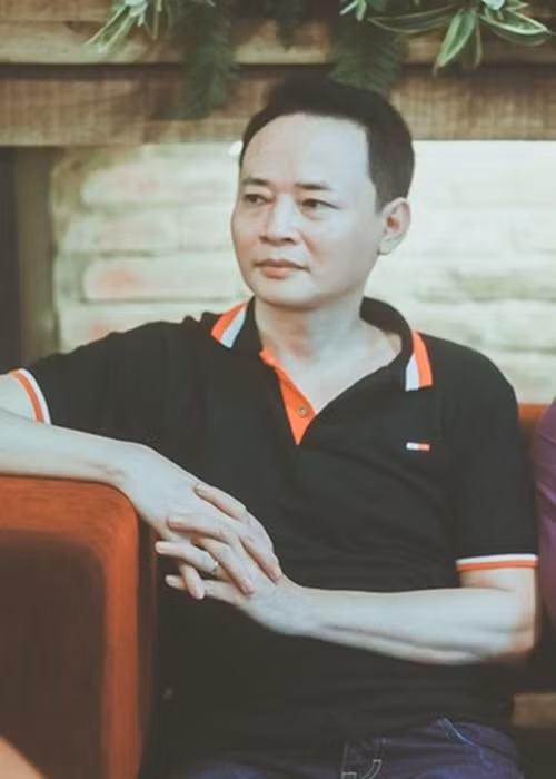 Tùng Dương kết hôn lần đầu vào năm 1994 khi mới 25 tuổi. Vợ chồng anh có một cô con gái trước chia tay. Sau đó, Tùng Dương tái hôn với Hoa Thúy rồi chia tay. Cách đây 3 năm, Tùng Dương ly hôn người vợ thứ ba kém 17 tuổi. Ảnh: Vietnamnet