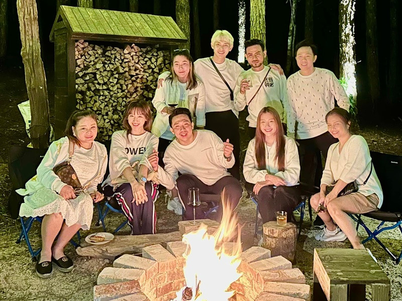 Chuyến du lịch của Trấn Thành có Lê Giang, Uyển Ân, Lý Hạo Mạnh Quỳnh, Anh Đức.