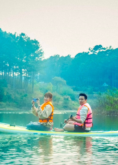 Trấn Thành vui vẻ tận hưởng kỳ nghỉ dưỡng ở Đà Lạt.