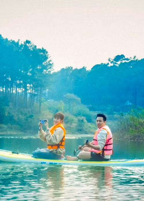 Trấn Thành vui vẻ tận hưởng kỳ nghỉ dưỡng ở Đà Lạt.