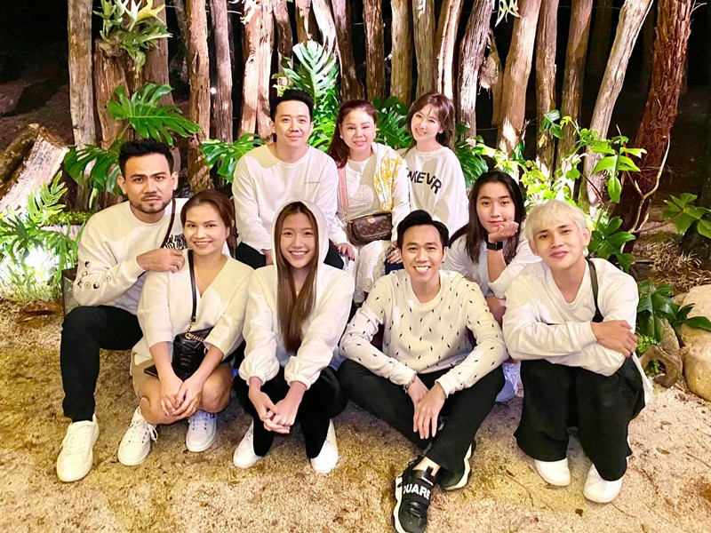 Trấn Thành thường xuyên rủ hội bạn thân đi du lịch.