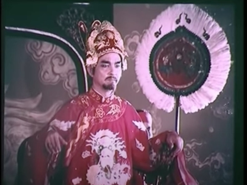 Nghệ sĩ Thế Anh miệt mài hoạt động nghệ thuật. Ông đóng phim điện ảnh: “Không nơi ẩn nấp”, “Hồi chuông màu da cam”, “Vụ án Hồ Con Rùa”, “Người trong cuộc”, “Vĩnh biệt chân trời cũ”, “Gánh xiếc rong”, “Đêm hội Long Trì”, “Kiếp phù du”, phim truyền hình: “Giao thời”, “Dốc tình”, “Hoa dã quỳ”, “Xin lỗi tình yêu”, “Tiếng cuốc đêm khuya”. Năm 2003, ở tuổi 65, ông đóng phim "Dốc tình" rồi dừng hẳn diễn xuất. Ảnh: VTC