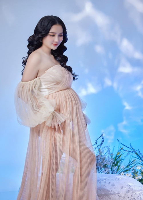 Bà xã Khánh Đơn sinh con trai thứ hai sau khi có con gái đầu lòng vào năm 2019.