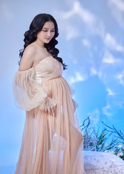 Bà xã Khánh Đơn sinh con trai thứ hai sau khi có con gái đầu lòng vào năm 2019.