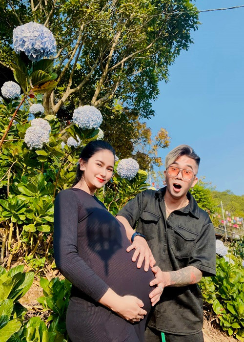 Huỳnh Như kết hôn với Khánh Đơn vào năm 2018.