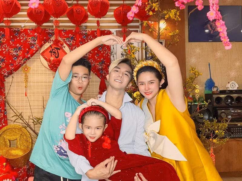 Huỳnh Như từng chia sẻ, bé Đông Đông - con riêng của Khánh Đơn nghe lời mẹ kế còn hơn cha ruột.