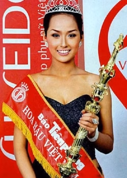 Bat ngo nhan sac Mai Phuong Thuy sau 17 nam dang quang