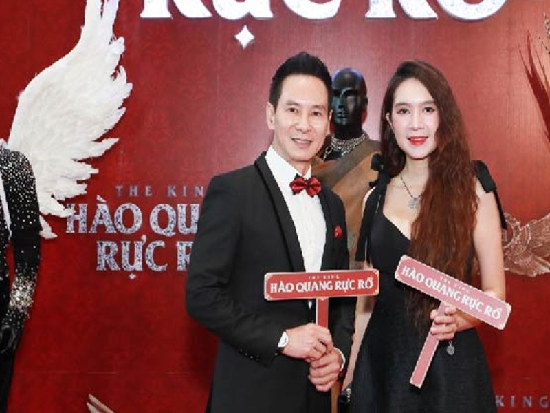 Ngày 21/3, nam đạo diễn và bà xã Minh Hà tham gia sự kiện của Đàm Vĩnh Hưng. Ảnh: Top chuyên gia