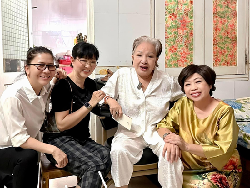 Hồi tháng 2/2023, Phi Phụng, Phương Dung và Thụy Mười cho biết, nghệ sĩ cải lương Hồng Nga có trí nhớ kém. Ảnh: Tiền Phong