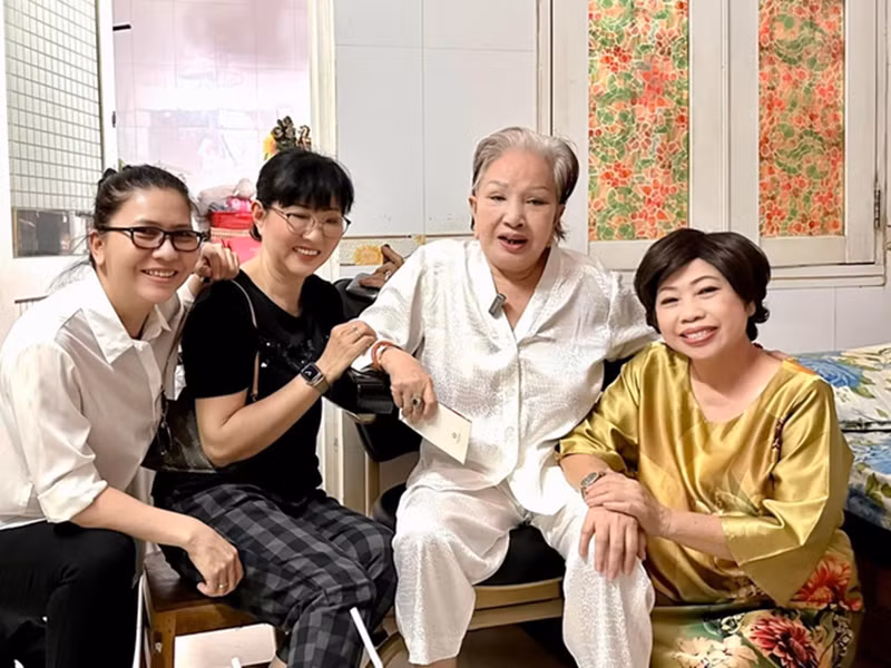 Hồi tháng 2/2023, Phi Phụng, Phương Dung và Thụy Mười cho biết, nghệ sĩ cải lương Hồng Nga có trí nhớ kém. Ảnh: Tiền Phong