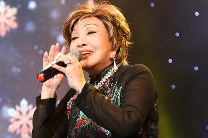 Chan dung nghe si Hong Nga “keu cuu” vi bi Youtuber quay nhieu