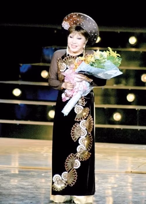 Người chồng thứ hai của Hồng Nga không có trách nhiệm với vợ con. Còn người chồng thứ 3 của bà lại là “ma men”. Ảnh: Sài Gòn giải phóng online