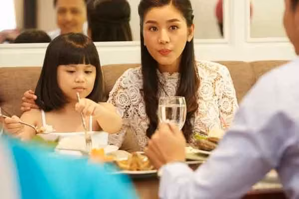 Con rieng cua ban trai de nghi mot viec khien toi boi roi