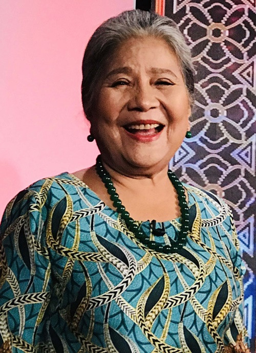 Nghệ sĩ Lê Thiện luôn tươi vui, truyền năng lượng tích cực đến người xung quanh. “Tôi là mẫu người không thích để nỗi buồn xâm chiếm mình. Hễ còn gặp nhau thì cứ vui, ngay cả trong lúc căng thẳng nhất vẫn có những chỗ lấy được tiếng cười để cho đời thêm vui”, bà chia sẻ. Ảnh: Người lao động