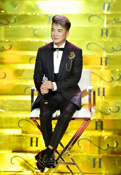 Không ít người cho rằng Đàm Vĩnh Hưng đang thể hiện sự ngông của mình trong cách đặt tên phim. Một số khán giả thắc mắc, nam ca sĩ đã có những cống hiến gì để tự xưng là “vua”. Ảnh: Vietnamnet