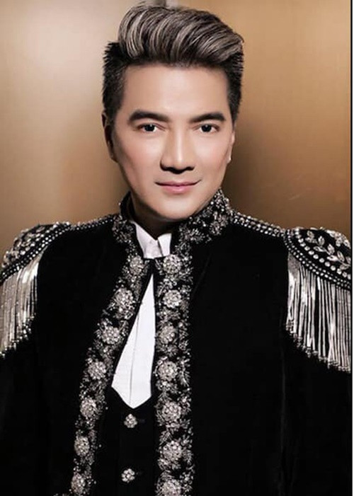 Tháng 10/2019, Đàm Vĩnh Hưng chia sẻ clip anh Đoàn Văn Tí say rượu đánh con đồng thời tuyên bố treo thưởng 20 triệu đồng cho người nào tát vào mặt người bố này. Phát ngôn của Đàm Vĩnh Hưng bị cho là chợ búa, kích động bạo lực. nh: FBNV