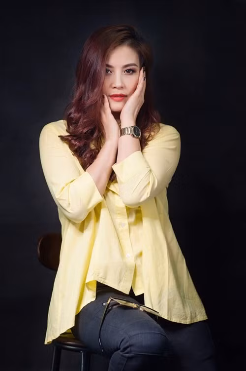 Trong cuộc phỏng vấn với Tổ Quốc, Hoa Thúy chia sẻ, cô muốn dành thời gian cho con để con ra đời làm người có ích cho xã hội và chăm lo cho sức khỏe của bản thân. Ảnh: Người đưa tin